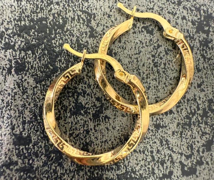 Prachtige 14k gouden creolen | wokkel oorbellen, Sieraden, Tassen en Uiterlijk, Oorbellen, Nieuw, Goud, Ophalen of Verzenden