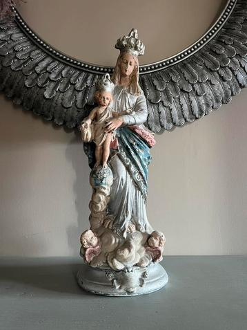 Frans Maria beeld in pastelkleuren en zilver beschikbaar voor biedingen