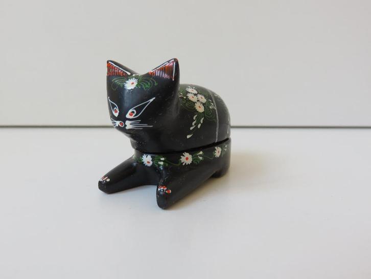 Vintage beeldje poes kat tevens doosje zwart gelakt hout, Verzamelen, Beelden en Beeldjes, Zo goed als nieuw, Dier, Ophalen of Verzenden