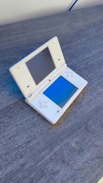 Nintendo dsi  beschikbaar voor biedingen