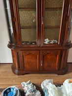 Antieke grote kast met gestoffeerde binnenkant, Antiek en Kunst, Antiek | Meubels | Kasten, Ophalen of Verzenden