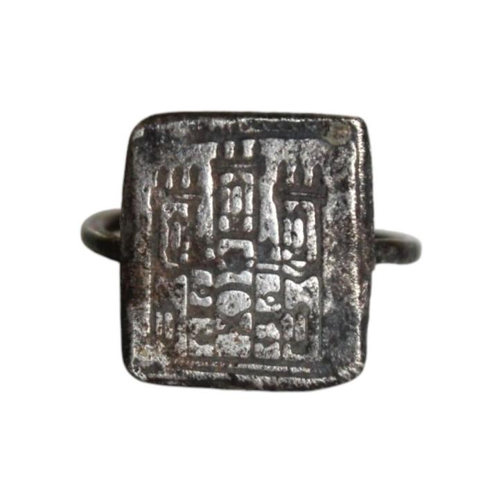 Bodemvondst middeleeuwse zilveren ring met kasteel, Antiek en Kunst, Antiek | Goud en Zilver, Zilver, Verzenden