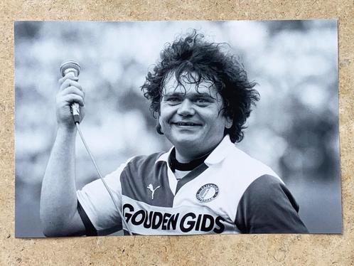Org. z/w foto 20x30 cm Andre Hazes in F'noord shirt 04/06/83, Verzamelen, Muziek, Artiesten en Beroemdheden, Nieuw, Foto of Kaart