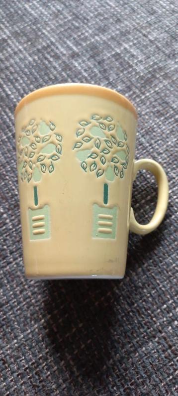 VINTAGE JUST MUGS MOK GEEL MET RETRO BLADPATROON ENGELAND beschikbaar voor biedingen