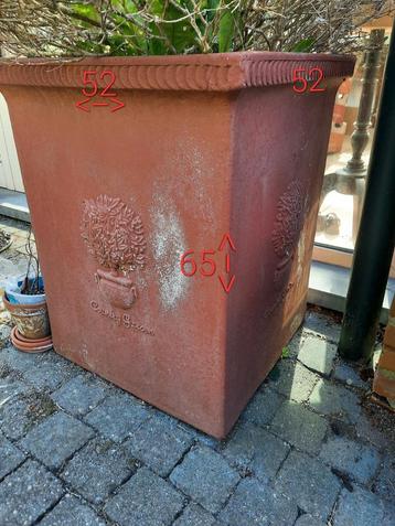 prachtige grote Terra Cotta plantenbak  beschikbaar voor biedingen