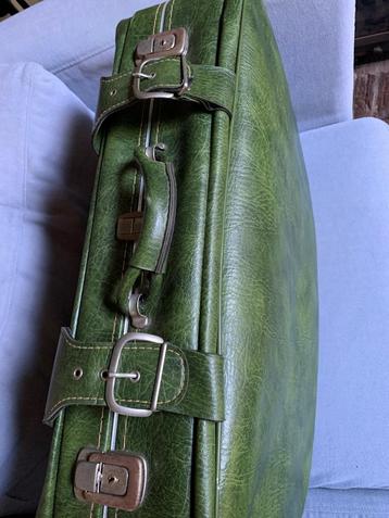 Koffer, groen, kunststof.