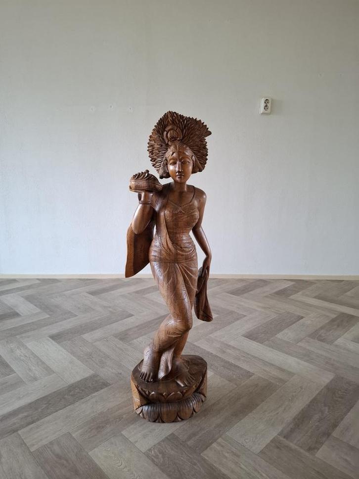 Houten beeld van Balinese danseres, Antiek en Kunst, Kunst | Beelden en Houtsnijwerken, Ophalen of Verzenden