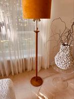 Vintage vloerlamp Herda Holland hout en messing, Huis en Inrichting, Lampen | Vloerlampen, Ophalen, Gebruikt, Hout, 150 tot 200 cm
