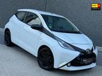 Toyota Aygo 1.0 VVT-i x-play Led Cruise Airco Parkeer Camera, Voorwielaandrijving, Stof, Gebruikt, Met garantie (alle)