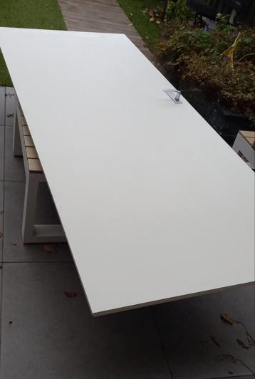 Rechtsdraaiende deur 231,5x88cm met klink beschikbaar voor biedingen