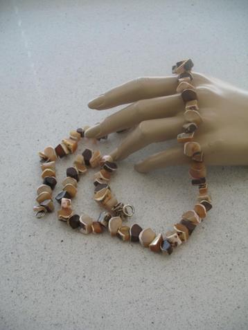 Ketting van Aparte Stenen Bruin Beige Tinten  beschikbaar voor biedingen
