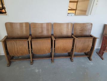 Oude Franse bioscoopstoelen beschikbaar voor biedingen