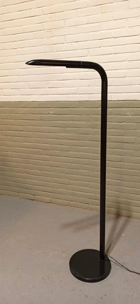 Vintage 1980s postmodern tube metalen vloerlamp, Huis en Inrichting, Lampen | Vloerlampen, Gebruikt, 100 tot 150 cm, Metaal, Ophalen