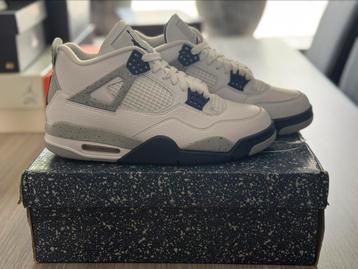 Air Jordan 4 Retro “White Midnight Navy” beschikbaar voor biedingen