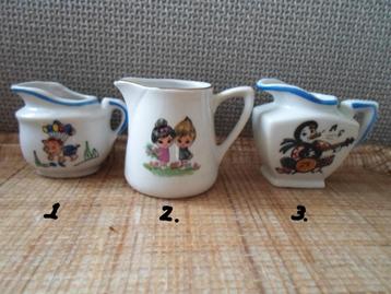 13 Kinderservies melkkannetjes. Zie omschrijving. beschikbaar voor biedingen