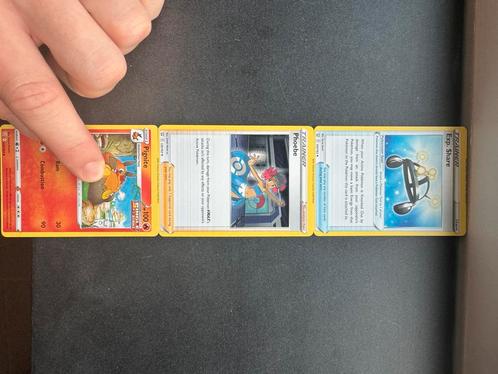 Aan elkaar gesloten miscut Pokemon kaarten, Hobby en Vrije tijd, Verzamelkaartspellen | Pokémon, Zo goed als nieuw, Meerdere kaarten