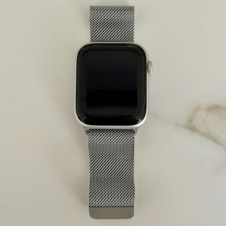 Apple Watch 6, alu, 44-mm + zilverkleurig Milanees bandje, Sieraden, Tassen en Uiterlijk, Smartwatches, Gebruikt, iOS, Zilver