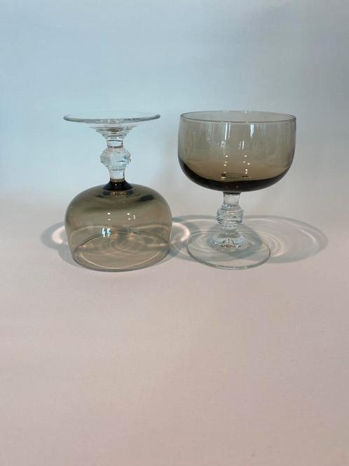2x Vintage Luminarc rookglas wijnglazen, Antiek en Kunst, Antiek | Glas en Kristal, Ophalen of Verzenden