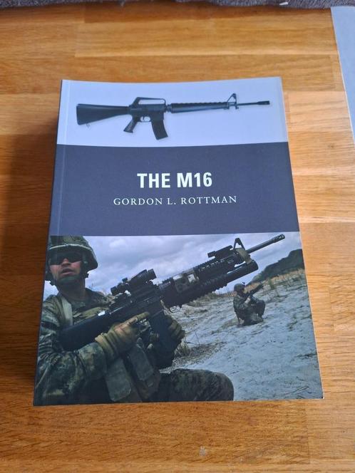 The M16: 14 (Weapon) Paperback, Boeken, Oorlog en Militair, Zo goed als nieuw, Marine, Ophalen of Verzenden