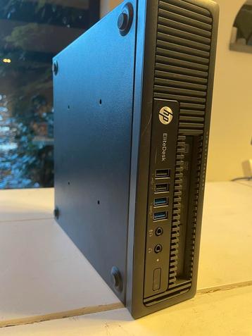 Kleine pc beschikbaar voor biedingen