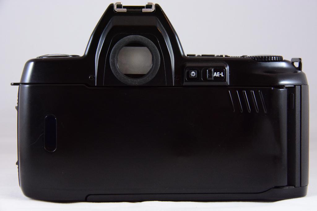 ≥ Nikon F-801s met AF Nikkor 28-85mm/3.5-4.5 MOOIE VINTAGE SET