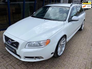 Volvo V70 2.5FT R-Design Automaat 230PK LEER / XENON / 19" V beschikbaar voor biedingen