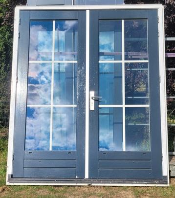 Hardhouten openslaande tuindeuren inclusief kozijn!

 beschikbaar voor biedingen