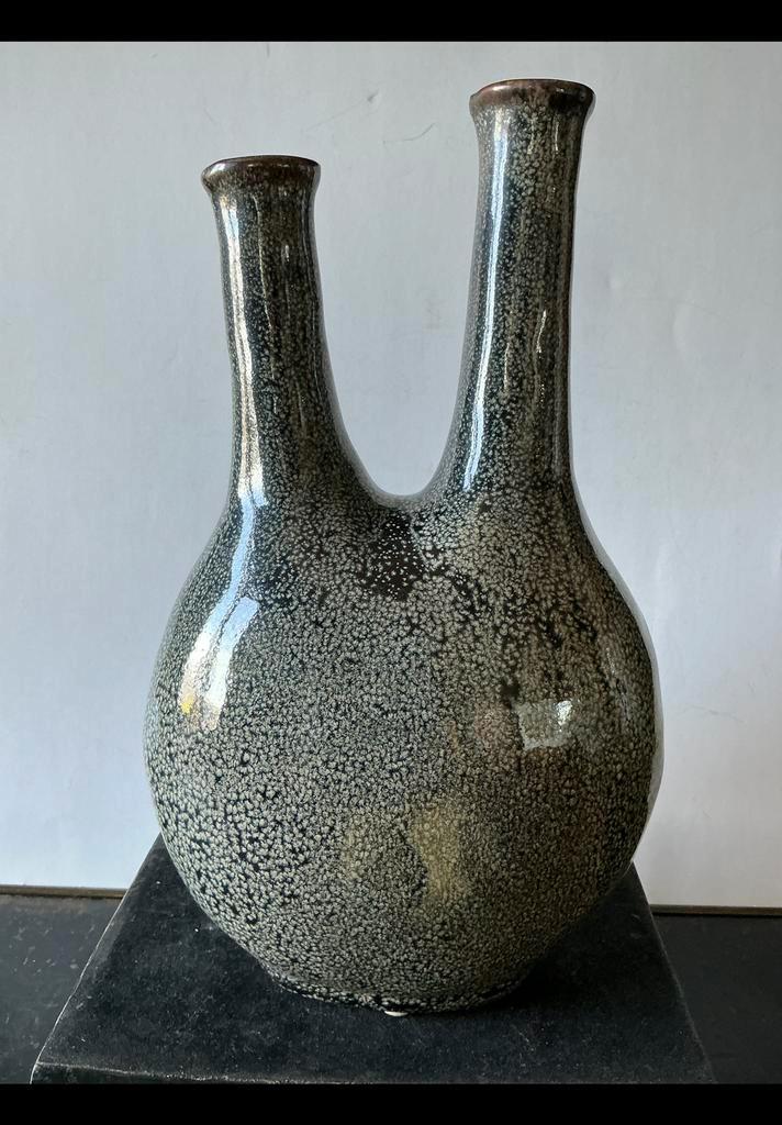 Aardewerk, keramieken vaas van ong. 28 cm hoog, dubbele hals, Huis en Inrichting, Woonaccessoires | Vazen, Zo goed als nieuw, Minder dan 50 cm