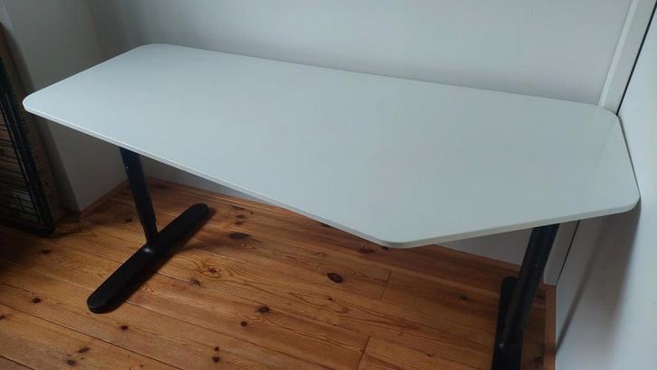 Ikea Bekant Bureau - Zo Goed Als Nieuw!, Huis en Inrichting, Bureaus, Zo goed als nieuw, Bureau, In hoogte verstelbaar, Ophalen
