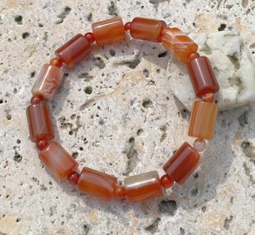 mooie armband Agaat, doorschijnend oranje, elastisch, 19 cm. beschikbaar voor biedingen