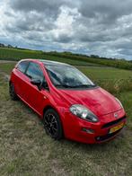 Fiat Punto 0.9 Twinair 85 3-D 2012 Rood, Auto's, Fiat, Voorwielaandrijving, Stof, Parkeersensor, Zwart