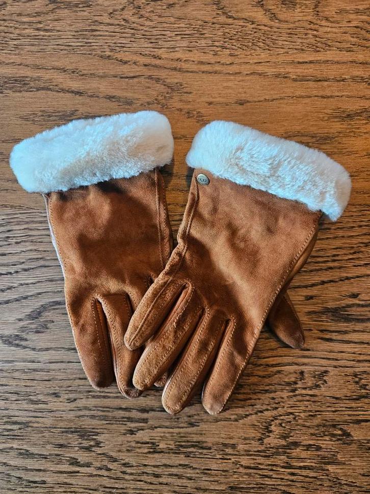 UGG leren & suède handschoenen kasjmier – maat M –schaap, Kleding | Dames, Mutsen, Sjaals en Handschoenen, Zo goed als nieuw, Handschoenen