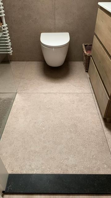 Ceramische tegel 90x90  beschikbaar voor biedingen