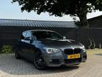 BMW 125d 2.0D | 270pk | ZF Automaat | M-Pakket | HK Audio, Auto's, Euro 5, Achterwielaandrijving, 1995 cc, Zwart