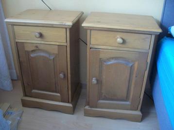 2 Nachtkastjes Grenen - 44 x 31 x 70 cm hoog - netjes  beschikbaar voor biedingen