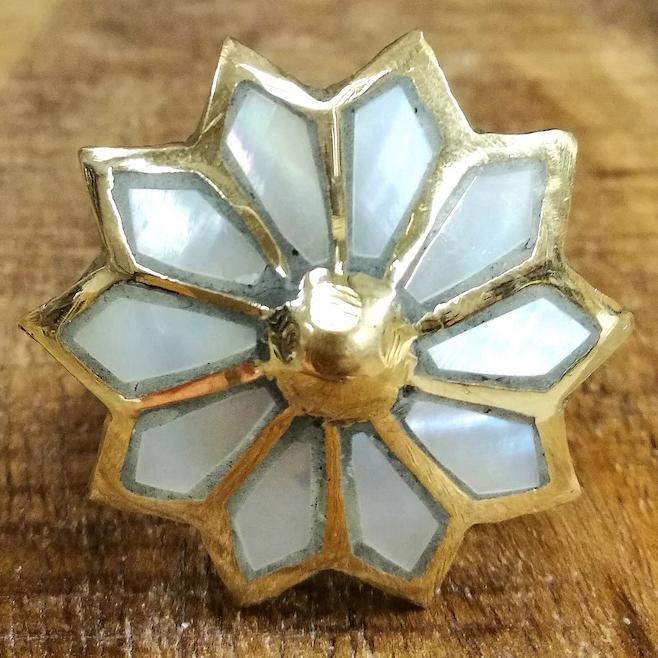 Parelmoer Bloem kastknop Messing - Handgemaakt, Huis en Inrichting, Woonaccessoires | Overige, Nieuw, Ophalen of Verzenden