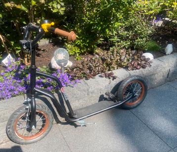 Gebruikte 2cycle step/  mat zwart. 12 inch met luchtbanden beschikbaar voor biedingen