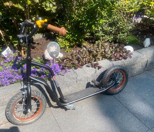 Gebruikte 2cycle step/  mat zwart. 12 inch met luchtbanden, Fietsen en Brommers, Steps, Gebruikt, Gewone step, Ophalen