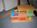 houten speelgoed garage met garageboxen en hellingbaan, Ophalen, Gebruikt