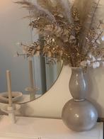 Vaas beige bloemen, Ophalen of Verzenden, Overige kleuren, Steen, Minder dan 50 cm