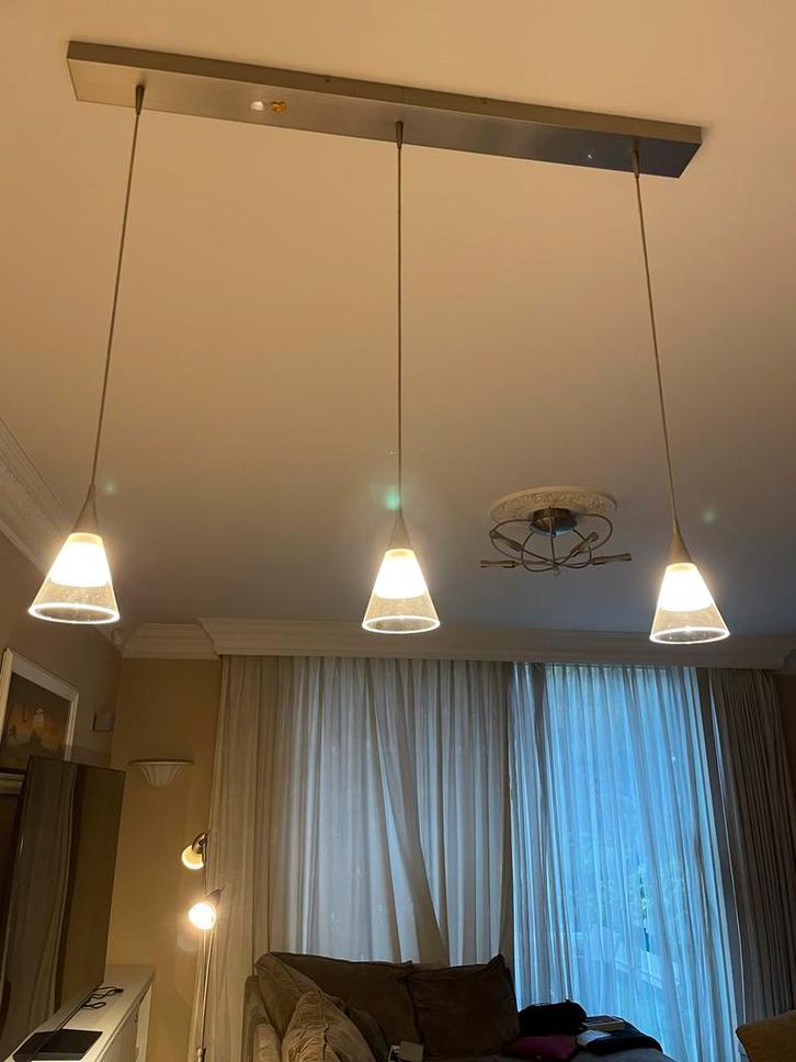 Moderne hanglamp met 3 led glazen kappen, Huis en Inrichting, Lampen | Hanglampen, Zo goed als nieuw, 75 cm of meer, Glas, Ophalen