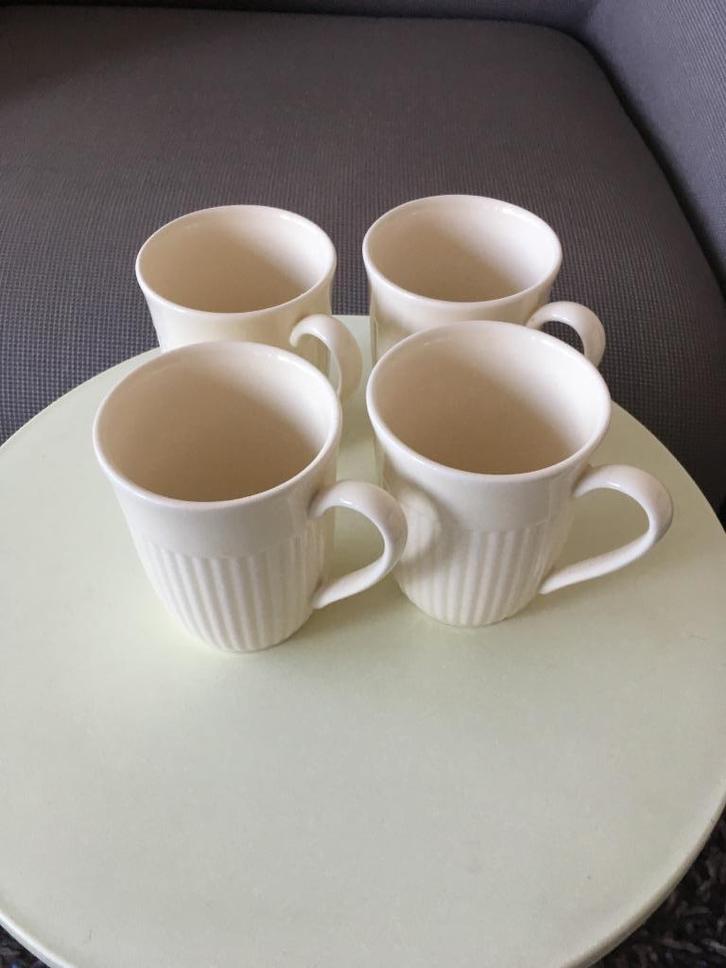 Wedgwood kleine/ espresso mokjes met onderbordjes; ZELDZAAM, Huis en Inrichting, Keuken | Servies, Zo goed als nieuw, Kop(pen) en/of Schotel(s)