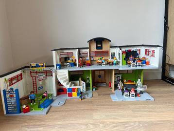 Playmobil School met Gymzaal en extra lokalen en attributen beschikbaar voor biedingen