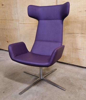 Stijlvolle strakke Lexi lounge  paarse draaifauteuil  beschikbaar voor biedingen