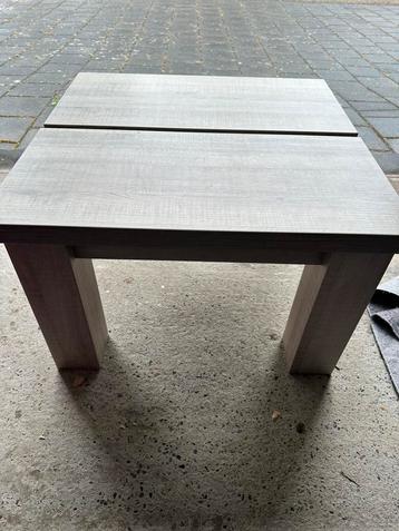 LAATSTE KANS MOET WEG Salontafel vierkant met brede poten. beschikbaar voor biedingen