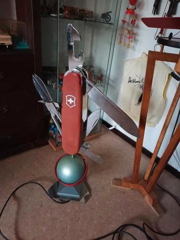 Victorinox zakmes winkel display. 220v. Zwitserland.  beschikbaar voor biedingen