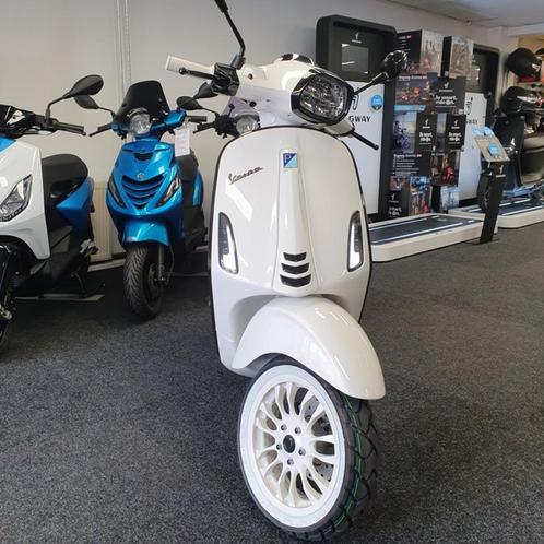 Nieuwe Vespa Sprint Iget 45 Black&white 2024 custom, Fietsen en Brommers, Scooters | Vespa, Nieuw, Overige modellen, Maximaal 45 km/u