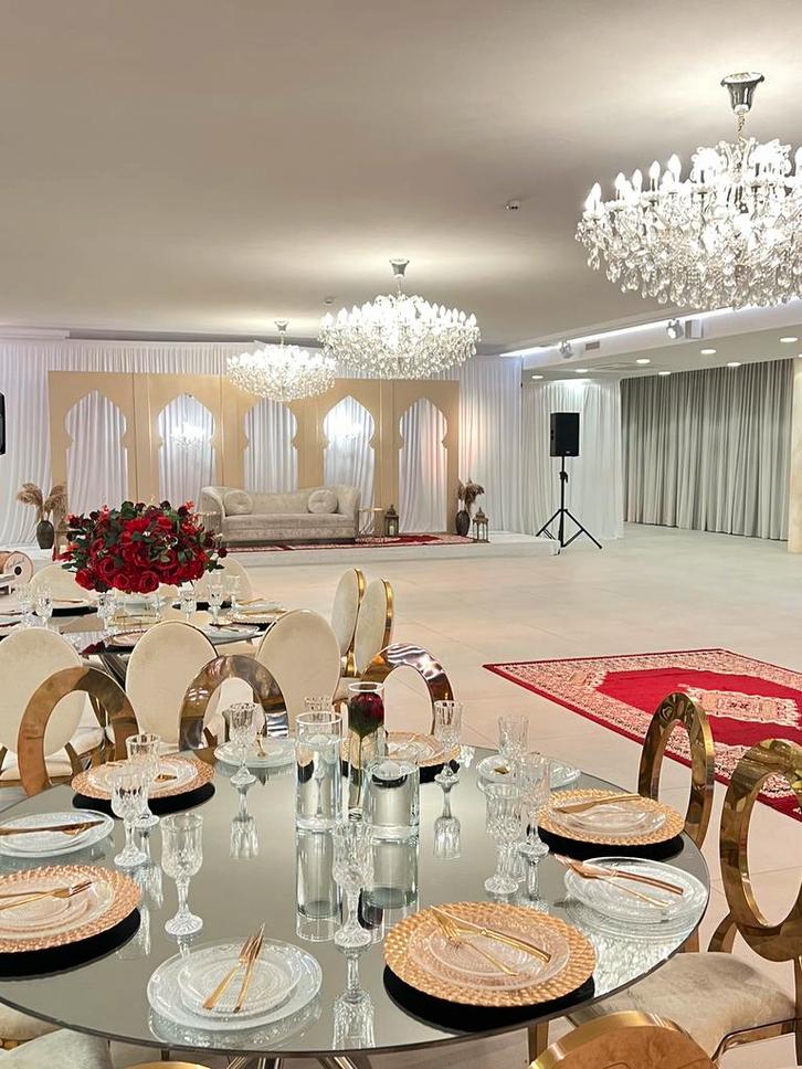 GEZOCHT te huur/overname bedrijfsruimte voor zaalverhuur., Diensten en Vakmensen, Verhuur | Zalen en Feestlocaties