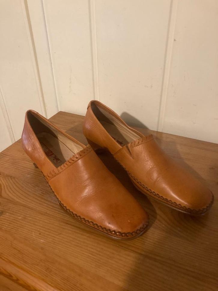 Aparte bruine leren pumps met hak van Pikolinos, maat 39, Kleding | Dames, Schoenen, Zo goed als nieuw, Pumps, Bruin, Verzenden