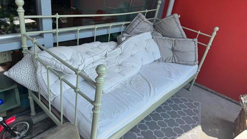 (moetweg) buitenbed/bank200x100 incl. matras en kussens, Antiek en Kunst, Antiek | Meubels | Stoelen en Banken, Ophalen